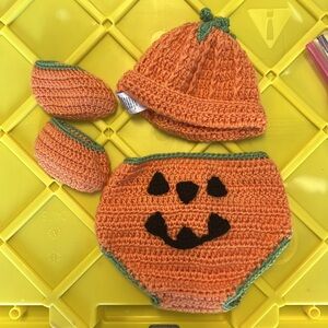 Infant three-piece pumpkin costume